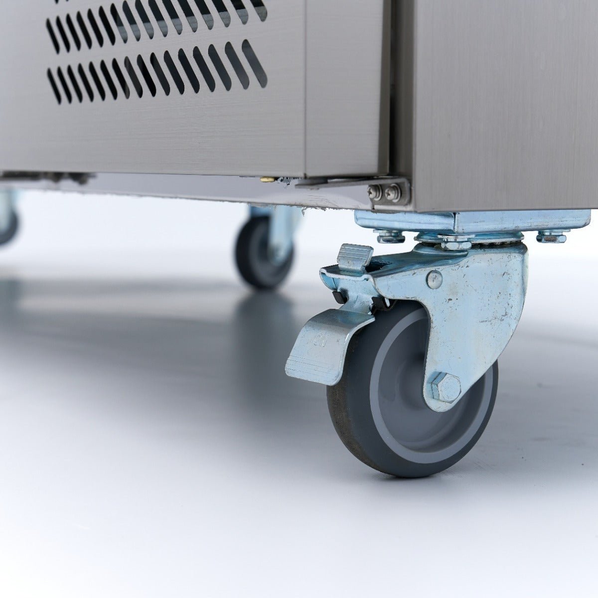 Maxima Counter Fridge 223cm Width on Wheels - 4 Doors - 4 Adjustable Shelves (GN) - RVSVoordeel