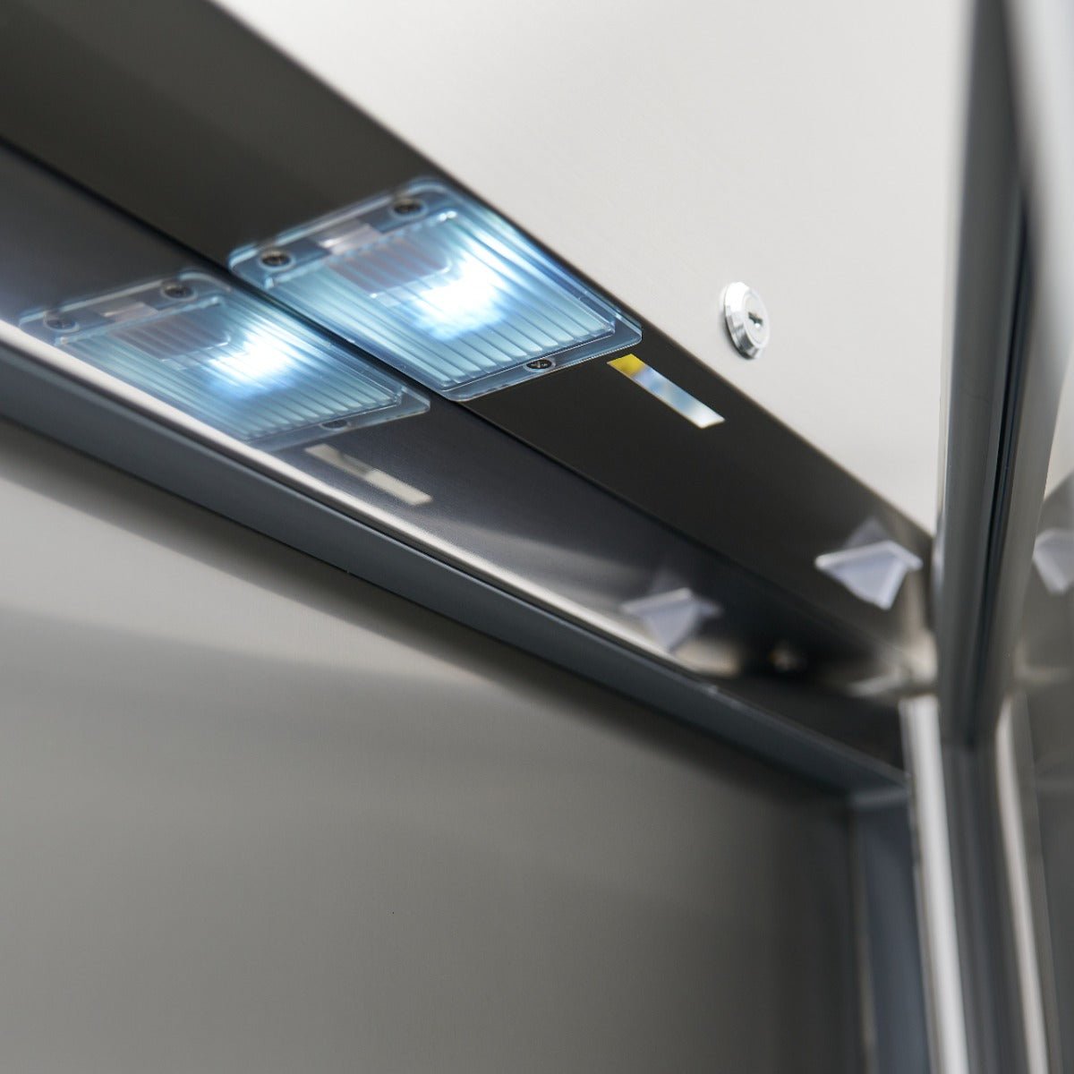Maxima Freezer 1200L on Wheels - 6 Adjustable Shelves (2/1 GN) - Stainless Steel - RVSVoordeel