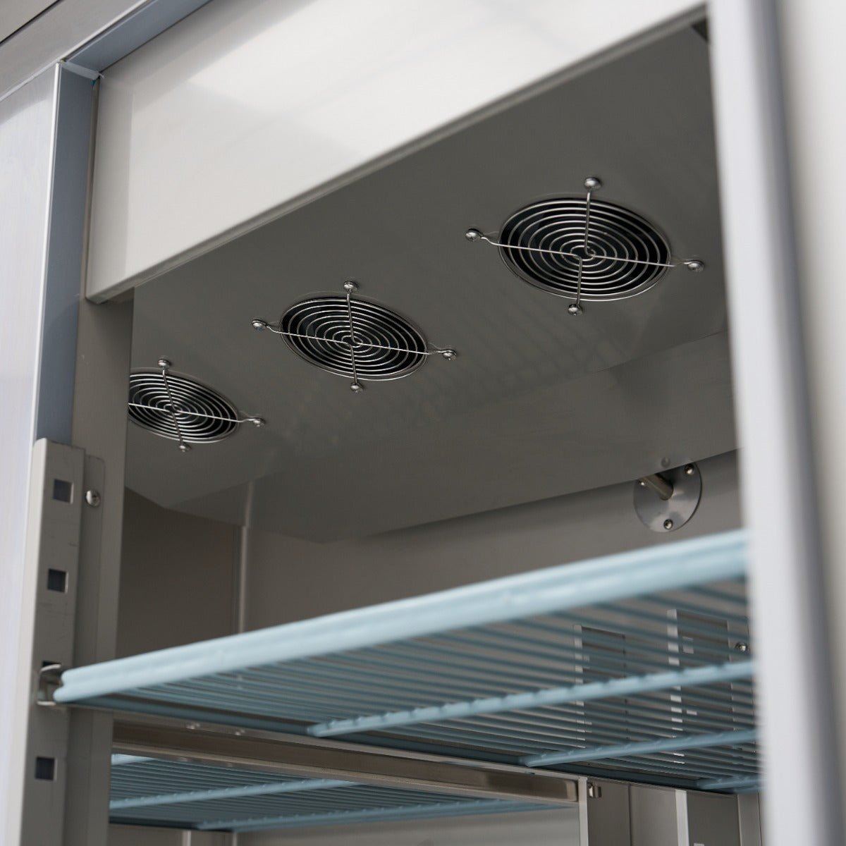 Maxima Freezer 1200L on Wheels - 6 Adjustable Shelves (2/1 GN) - Stainless Steel - RVSVoordeel