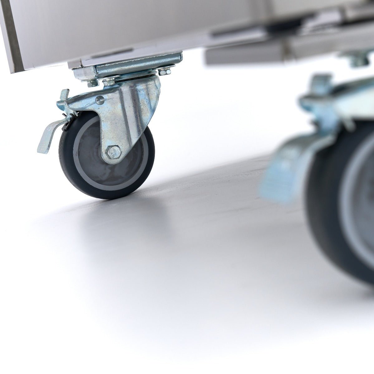 Maxima Freezer 400L on Wheels - 3 Adjustable Shelves - Stainless Steel - RVSVoordeel