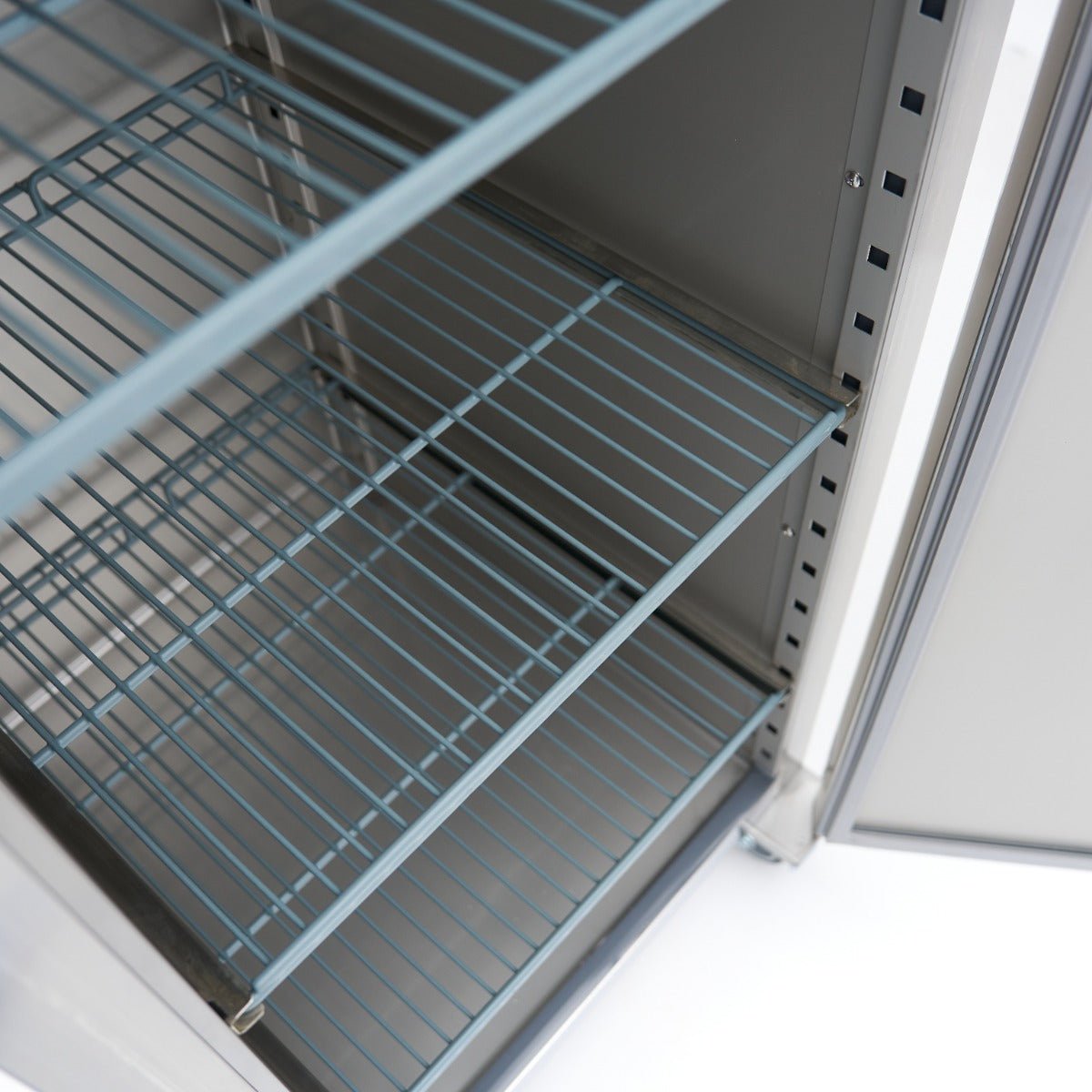 Maxima Freezer 400L on Wheels - 3 Adjustable Shelves - Stainless Steel - RVSVoordeel