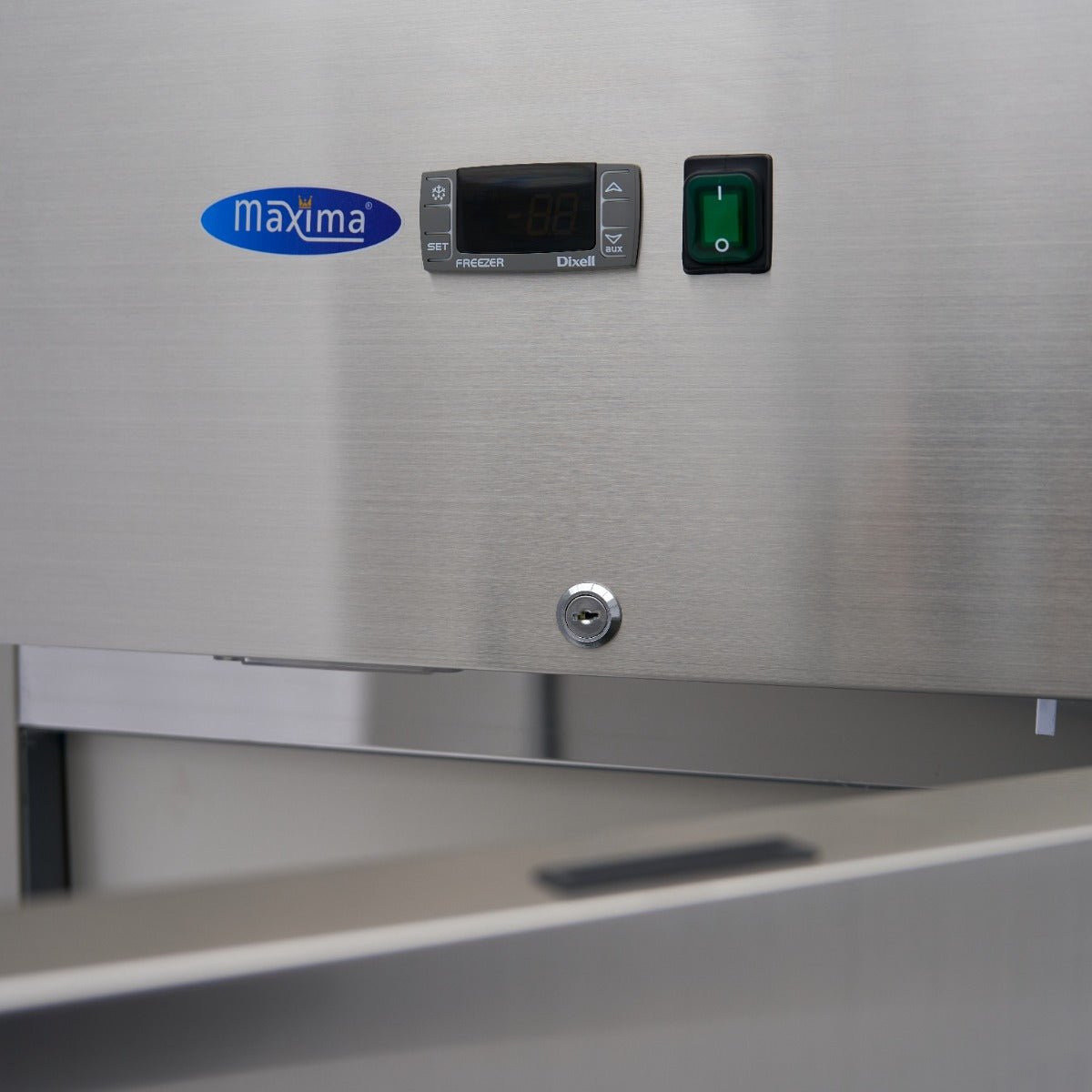 Maxima Freezer 600L on Wheels - 3 Adjustable Shelves (2/1 GN) - Stainless Steel - RVSVoordeel