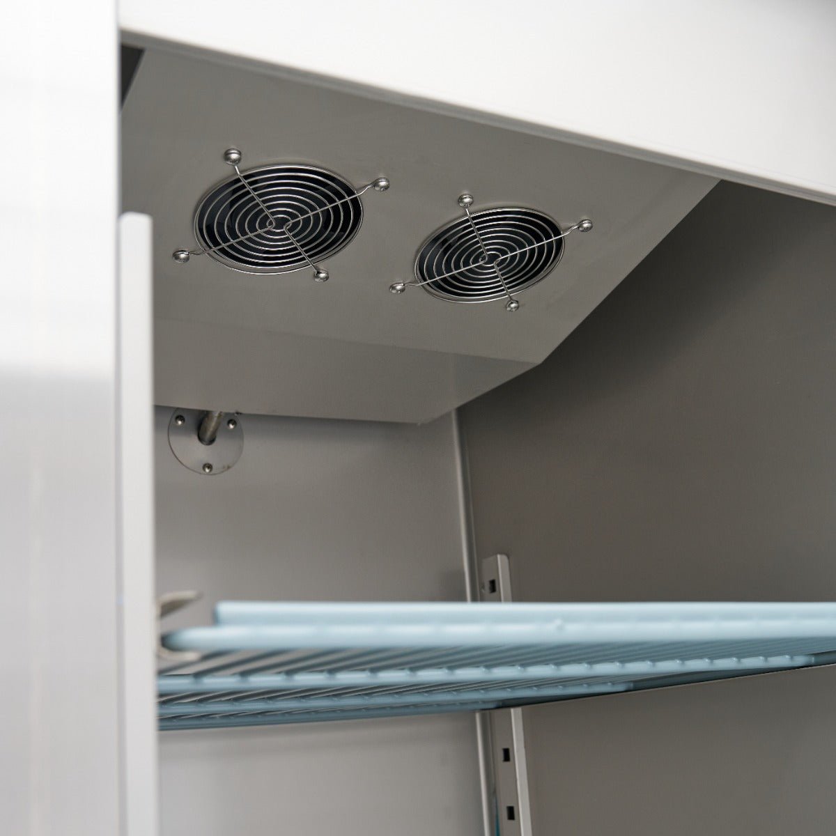 Maxima Freezer 600L on Wheels - 3 Adjustable Shelves (2/1 GN) - Stainless Steel - RVSVoordeel