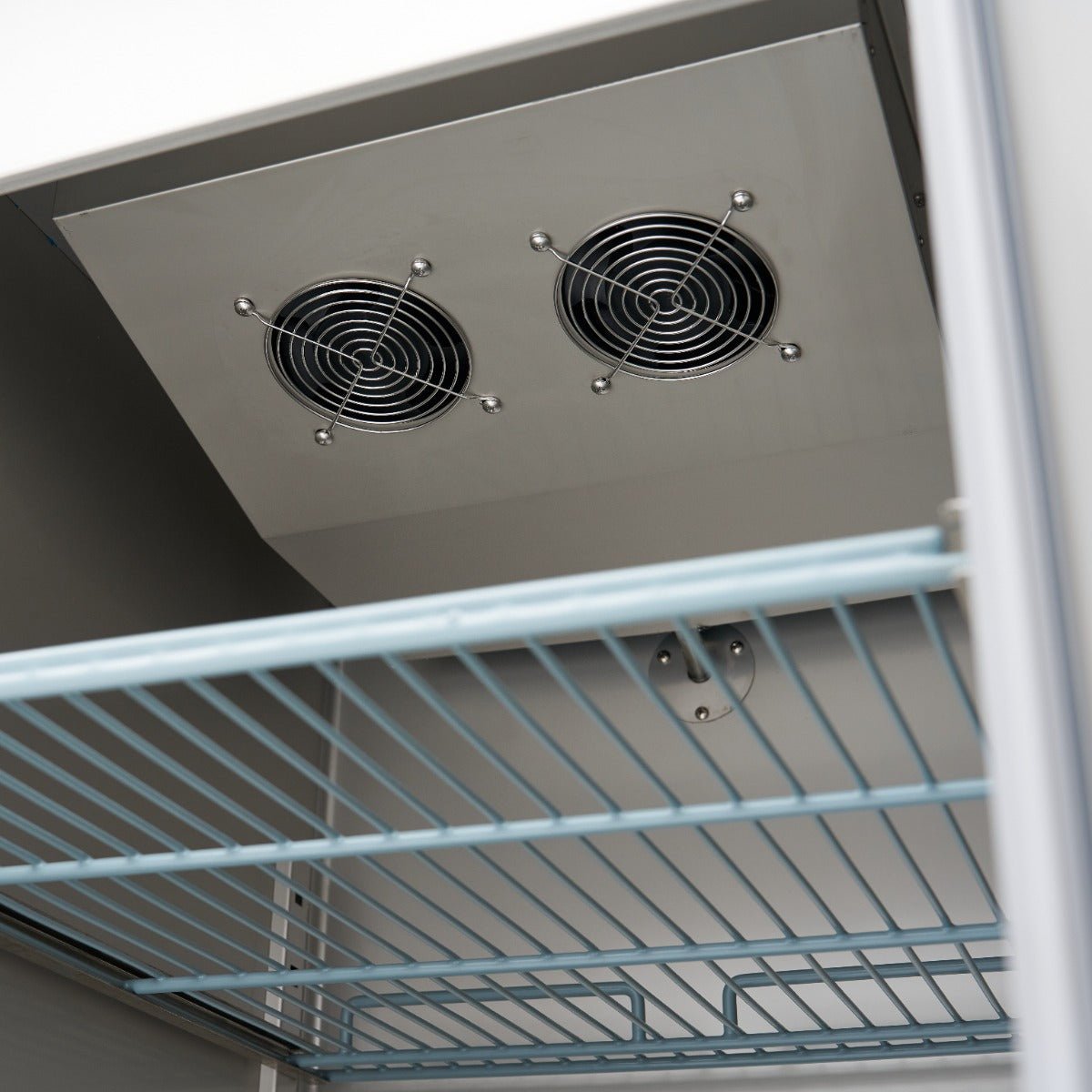 Maxima Freezer 600L on Wheels - 3 Adjustable Shelves (2/1 GN) - Stainless Steel - RVSVoordeel