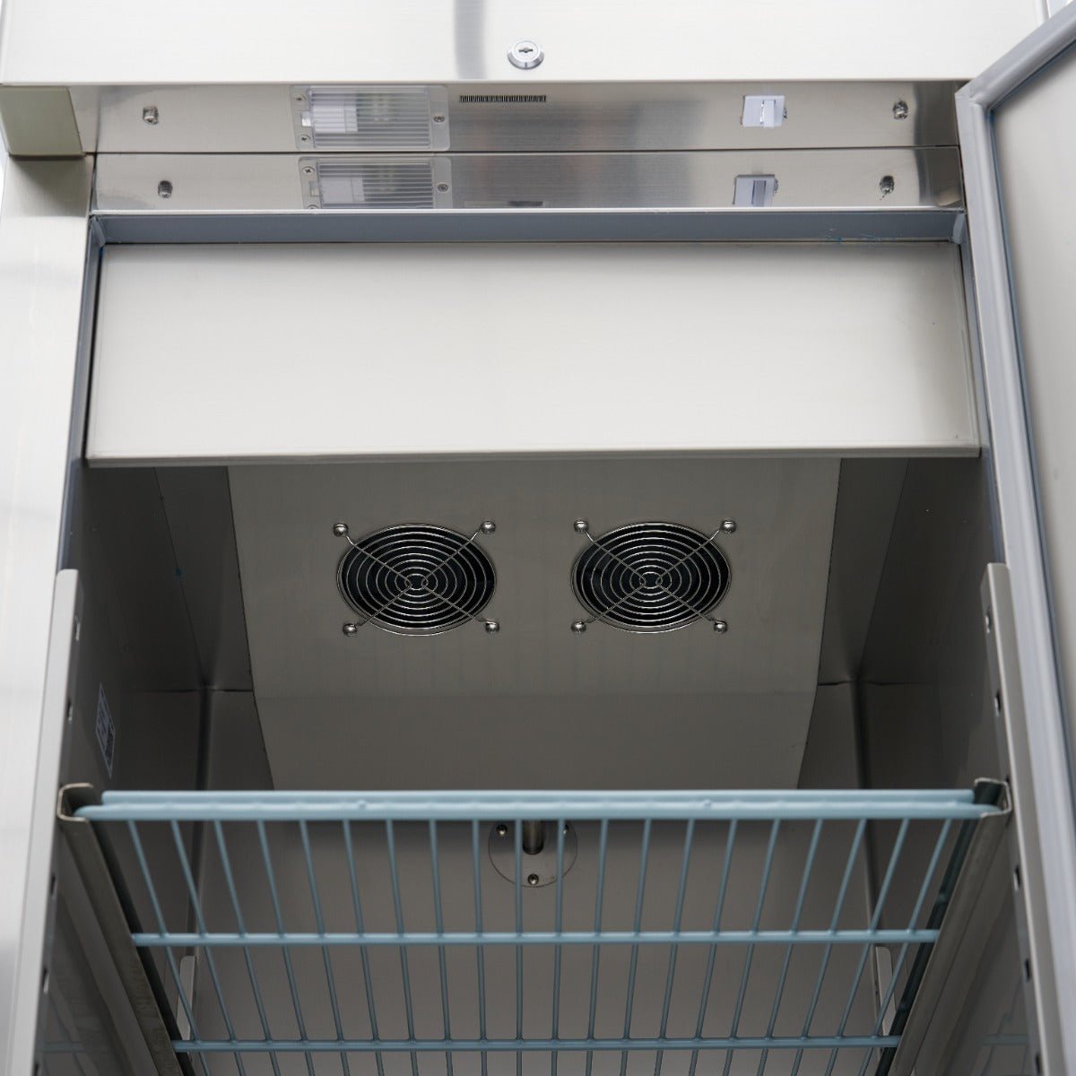 Maxima Freezer 600L on Wheels - 3 Adjustable Shelves (2/1 GN) - Stainless Steel - RVSVoordeel