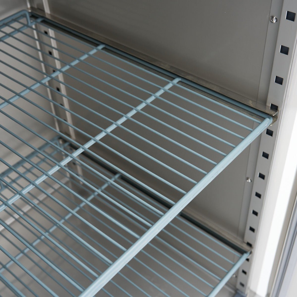Maxima Freezer 600L on Wheels - 3 Adjustable Shelves (2/1 GN) - Stainless Steel - RVSVoordeel