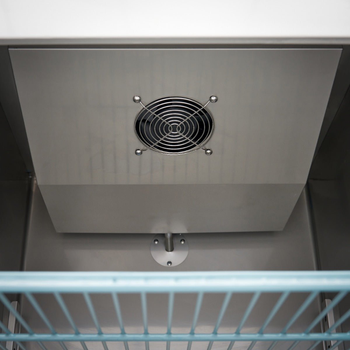 Maxima Fridge 600L on Wheels - 3 Adjustable Shelves (2/1 GN) - Stainless Steel - RVSVoordeel